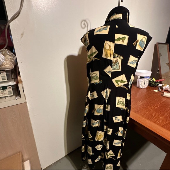 Dress Button-down, “accessories “ Print On Black , Sleeveless, Soft Collar - Picture 3 of 7